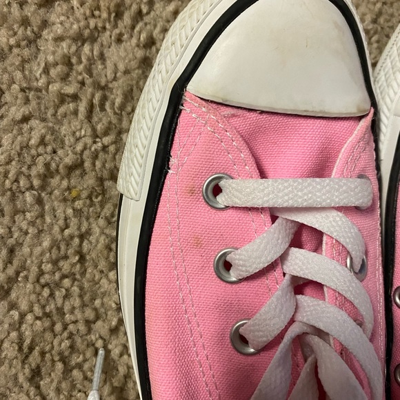 Pink converse. - Picture 4 of 7